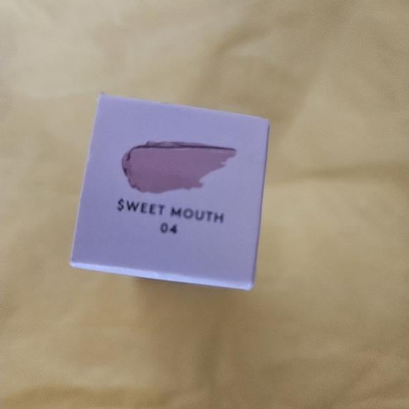 Fenty Beauty Gloss Bomb Universal Lip Luminizer - Sweet Mouth - Picture 4 of 4